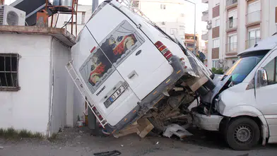 Tarım işçilerini taşıyan 2 minibüs çarpıştı