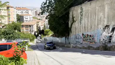 Ankara'da araçların çıkmakta zorlandığı yokuş ilgi görüyor