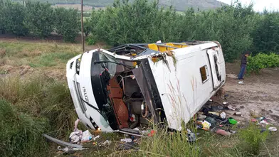 Isparta'da tur otobüsünün devrildiği kazada 5 kişi öldü, 25 yaralı