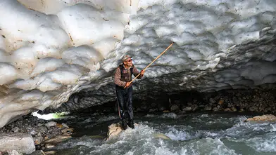 Aksu Vadisi'nde kar tünelleri oluşmaya başladı