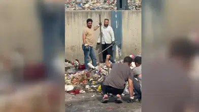 Eşinin çöpe attığı 400 bin lirayı çöp konteynerinde buldu