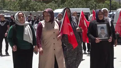 Vanlı aileler DEM Parti İl Başkanlığı önündeki eylemlerini sürdürdü