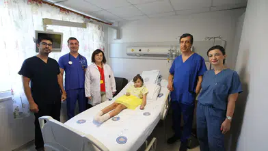 Kırgızistanlı çocuk Akdeniz Üniversitesi Hastanesi'nde sağlığına kavuştu