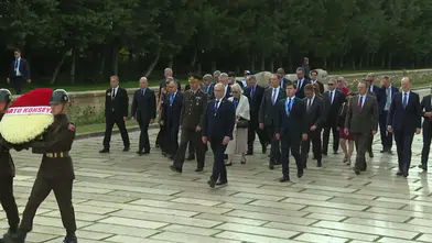 Türkiye'ye gelen NATO heyeti, Anıtkabir'i ziyaret etti