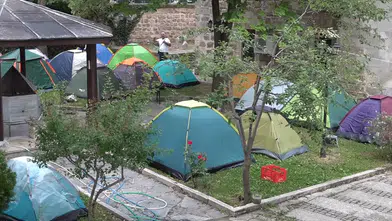 Kırkpınar sevdalısı güreşseverler çadırlarda konakladı