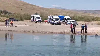 Kızılırmak'ta akıntıya kapılan 3 kişiden 1'i boğuldu, diğeri kayboldu