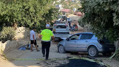 Hatay'da iş makinesine çarpan otomobilin sürücüsü hayatını kaybetti