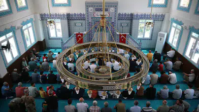 Depremde yıkılan caminin yerine yenisi yapıldı