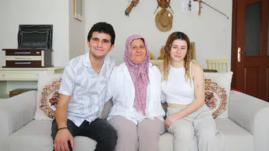 Fedakar ailenin desteği görme engelli kardeşleri üniversiteli yaptı