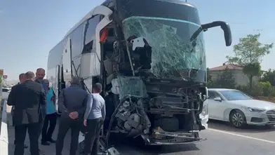 Yolcu otobüsü kamyonete çarptı! 1 kişi öldü, 15 kişi yaralandı