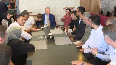 Cumhurbaşkanı Erdoğan, Üsküdar'da esnafı ziyaret etti