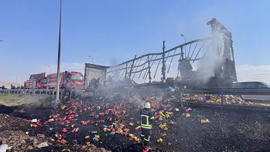 Kayseri'de seyir halindeki tırın cips yüklü dorsesi yandı