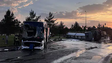 Yolcu otobüsü ile yakıt taşıyan tanker çarpıştı! 38 yaralı