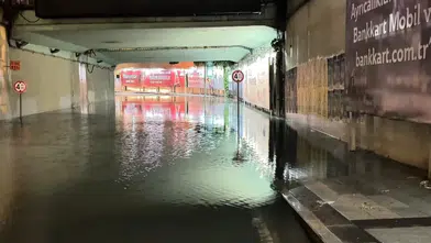 Sağanak nedeniyle alt geçitleri, evleri ve iş yerlerini su bastı