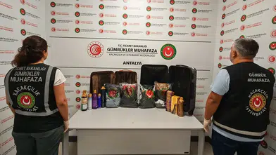 Antalya Havalimanı’nda 18 kilo 921 gram likit metamfetamin ele geçirildi