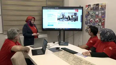 Öğretmen ailesinin sohbeti ödüllü yapay zeka projesine dönüştü