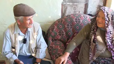 İşitme cihazıyla eşinin sesini 53 yıl sonra ilk kez duydu
