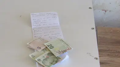 Elektrikli motosikletlerini mescitte şarj eden kişiler 45 lira bıraktı