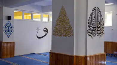 Kadınlar hat sanatını cami ve mescit duvarlarına taşıdı