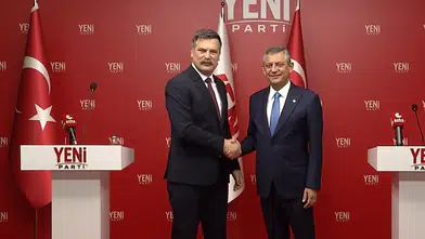 Yeni Parti Genel Başkanı Özel, TİP Genel Başkanı Baş ile görüştü