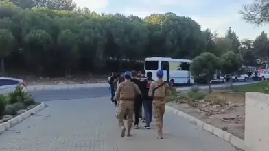 Çeşme Belediyesine yönelik operasyonda gözaltına alınan 12 şüpheli adliyede