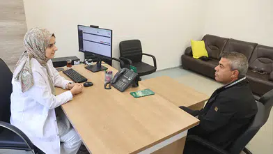 25 yıllık sigara bağımlılığından hastaları sağlık taramasına götürürken kurtuldu