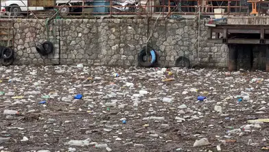 Zonguldak Limanı, sağanakla denize taşınan atıklarla kaplandı