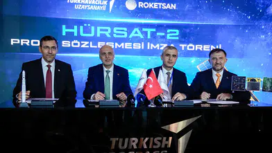 Türkiye'nin seri üretilebilen ilk uydu ailesi HÜRSAT için imzalar atıldı
