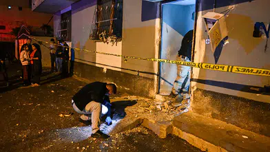 Adana'da müstakil evin kapısına el yapımı patlayıcı atıldı