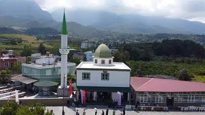 Depremde yıkılan caminin yerine yenisi inşa edildi