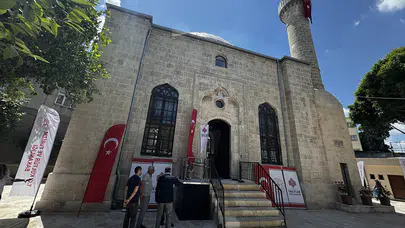 Depremde hasar gören cami restorasyonun ardından yeniden ibadete açıldı
