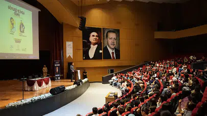 Yazarlar minik edebiyatseverlerle bir araya geldi
