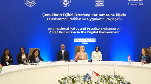 Bakan Göktaş, ‘Çocuklarımızı dijital dünyanın risklerine karşı yalnız bırakmamalıyız’