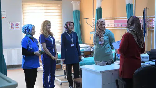 Songül ebe, 1500 doğuma katılarak annelerin sevincine ortak oldu