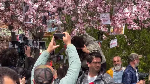 Tunceli'de ağaçlara Gülistan Doku'nun fotoğrafları asıldı