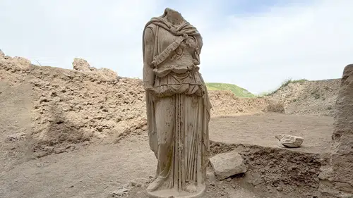 Laodikeia'da 2 metrelik Athena heykeli bulundu