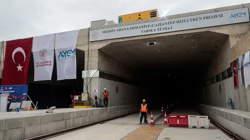 Bakan Uraloğlu, Mersin-Adana-Osmaniye-Gaziantep Hızlı Tren Projesi'nde incelemelerde bulundu
