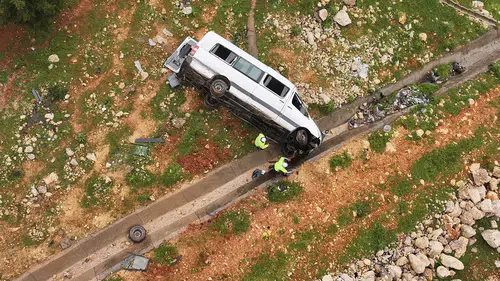Gaziantep'te devrilen işçi servisindeki 16 kişi yaralandı