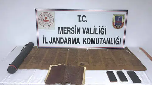 Mersin'de tarihi eser operasyonunda Tevrat ele geçirildi