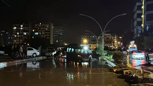 Burası Hatay Dörtyol! Ev ve yolları su bastı
