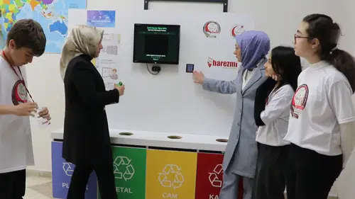 Öğrenciler yapay zeka destekli geri dönüşüm cihazı geliştirdi