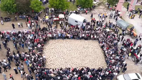 Taşkın Dede geleneği binlerce kişiyi aynı sofrada buluşturdu