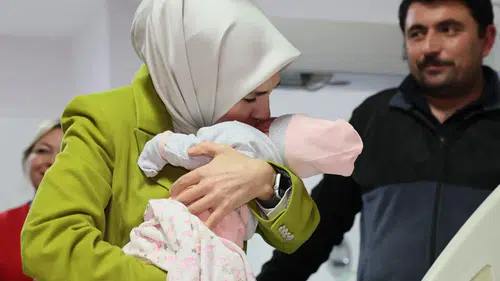 Doğum yardımı ödemeleri Kurban Bayramı öncesi hesaplara yatırıldı