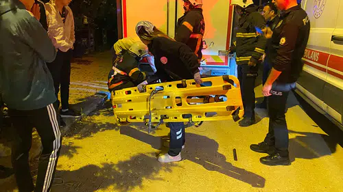 Motosikletiyle otomobile çarpıp kamyonetin altına sıkışan sürücü öldü