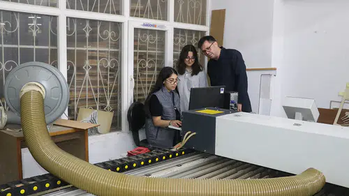 Devlet desteğiyle modernize edilen atölyeden hem öğrenciler hem kursiyerler faydalanıyor