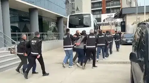 İş insanlarına zorla çek imzalattıkları öne sürülen 6 zanlı tutuklandı