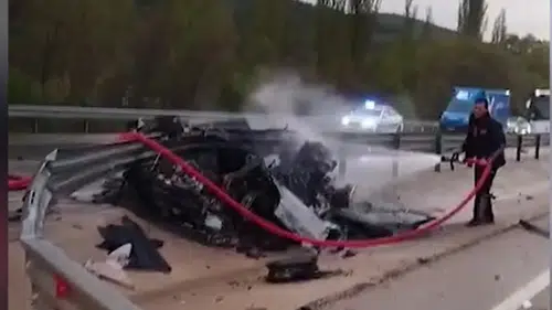 Bariyerlere çarpan otomobildeki 1 kişi öldü, 1 kişi yaralandı