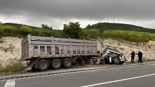 Kahramanmaraş'ta TIR şarampole devrildi,  1 kişi yaralandı