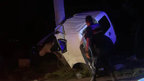 Isparta'da direğe çarpan araçtaki 2 kişi öldü, 2 kişi yaralandı