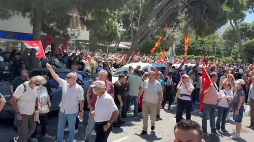 İzmir’de Özgür Özel için toplanan gruba müdahale